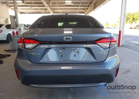 2022 Toyota Corolla Le z USA, uszkodzony, nr VIN JTDEPMAE2N3027838